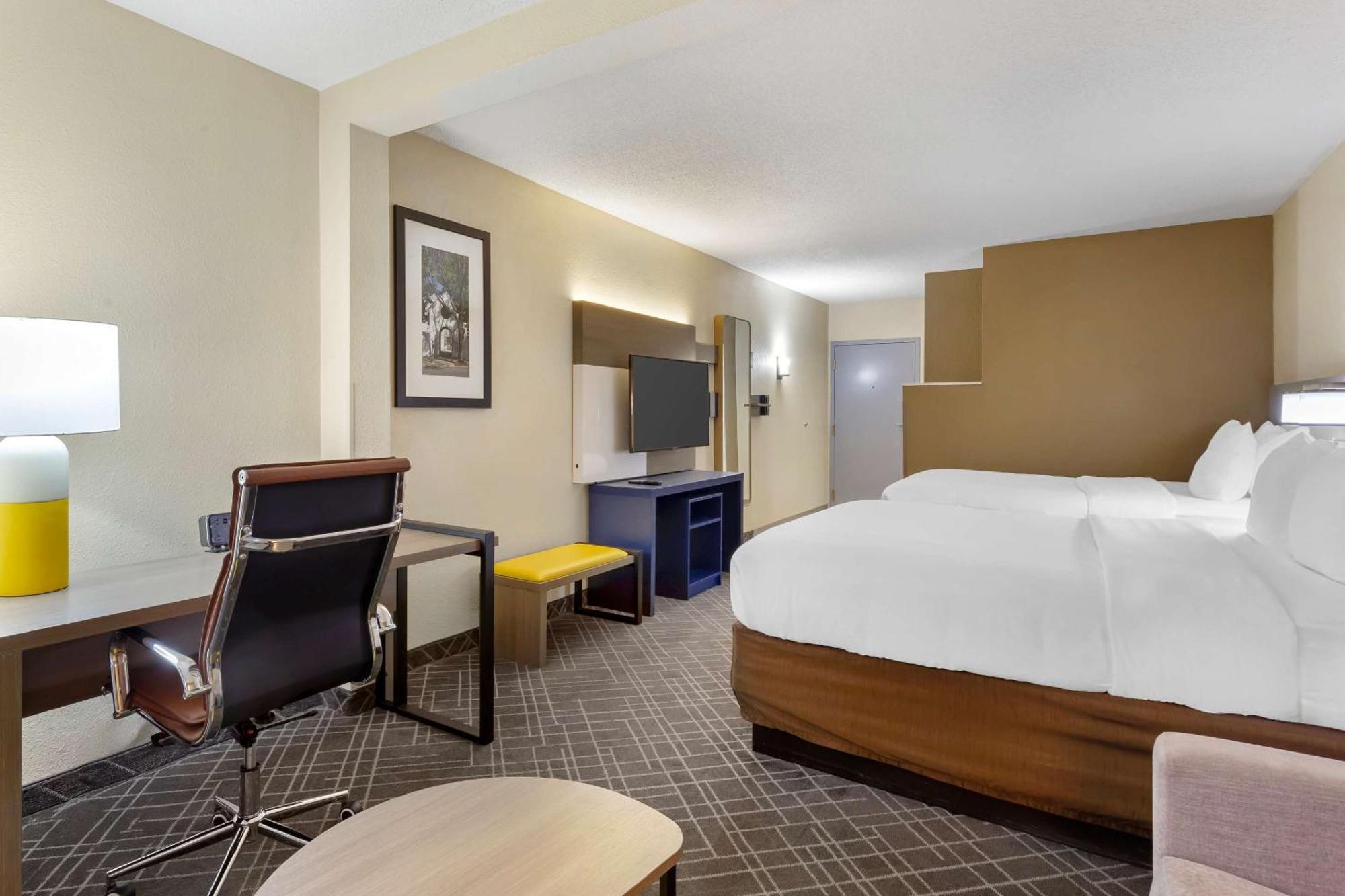 Comfort Suites Hanes Mall Уинстон-Сейлем Экстерьер фото