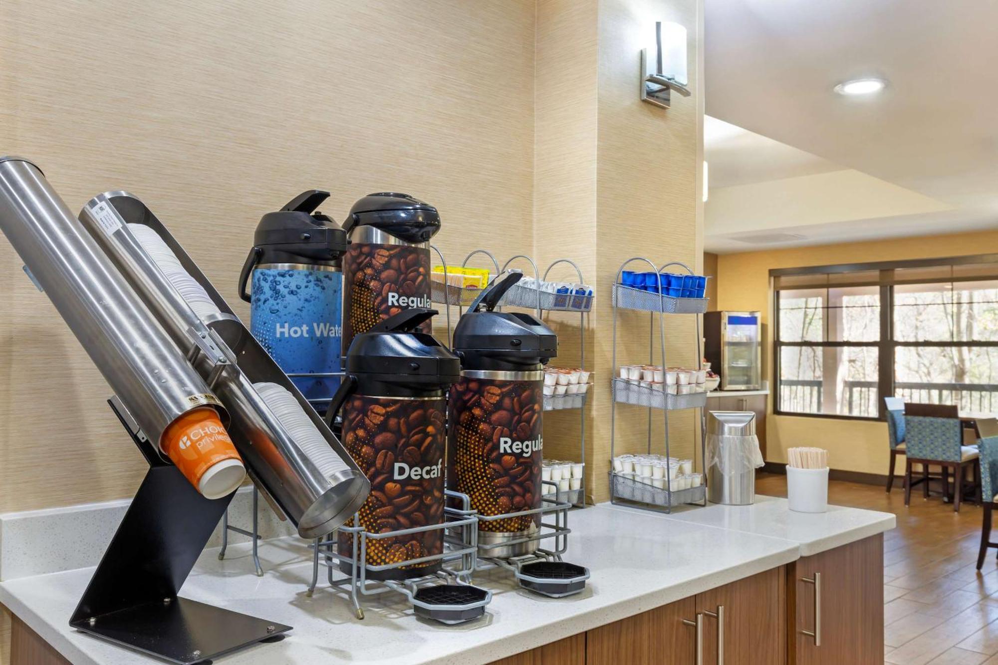 Comfort Suites Hanes Mall Уинстон-Сейлем Экстерьер фото