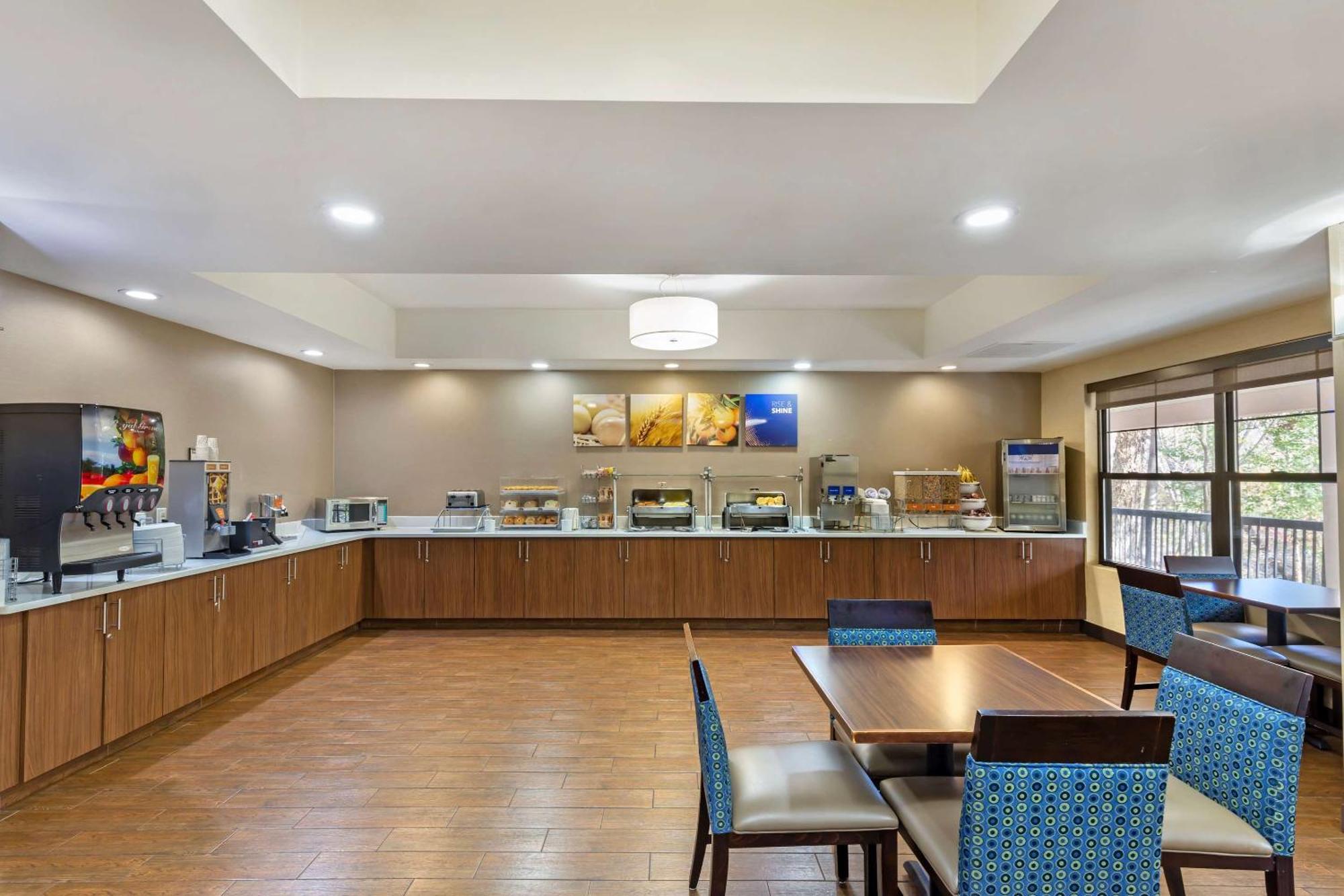 Comfort Suites Hanes Mall Уинстон-Сейлем Экстерьер фото