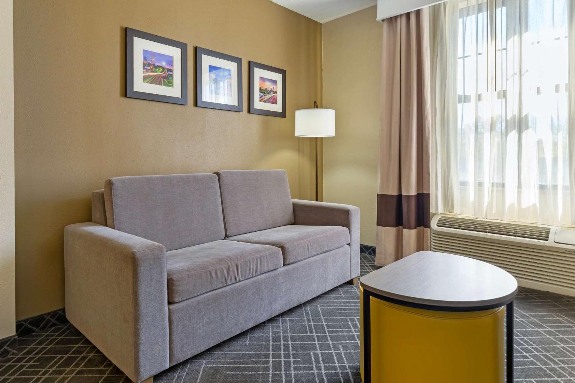 Comfort Suites Hanes Mall Уинстон-Сейлем Экстерьер фото